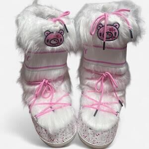 Gloomy Bear Women's White and Pink Boot